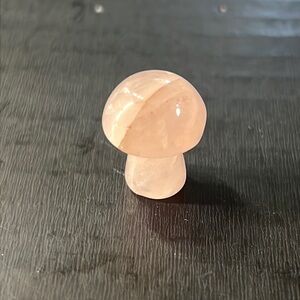Rose quartz mushroom